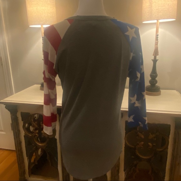 2/$20 LulaRoe Flag Baseball Tee T-Shirt Small S - Picture 6 of 7